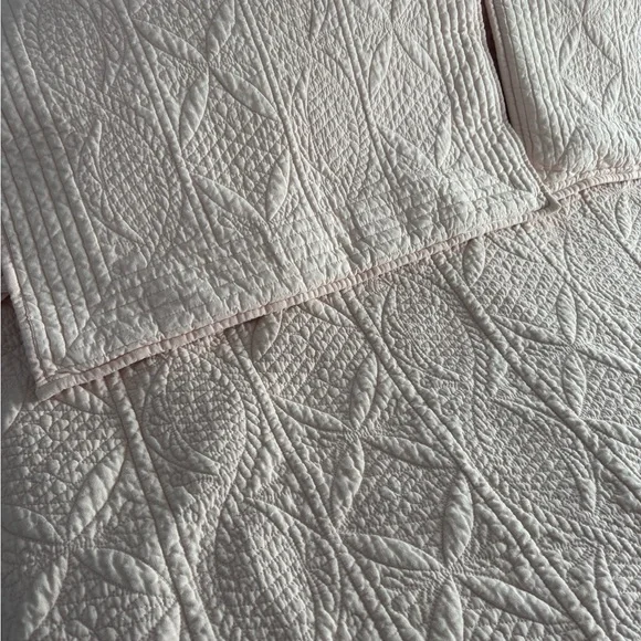 Pottery Barn Light Pink Queen Quilt With Matching Shams - Picture 8 of 10